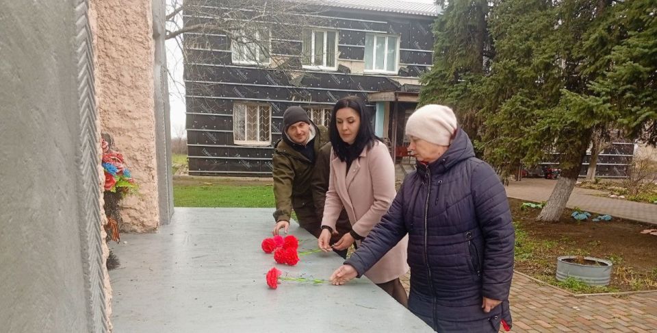 Вячеслав Третьяков: В сельском клубе Булгаковки Кременского МО прошла беседа, посвященная Дню Неизвестного солдата, звучащая словно набат: «ИМЯ ТВОЁ НЕИЗВЕСТНО, ПОДВИГ ТВОЙ БЕССМЕРТЕН» Вячеслав Третьяков: В сельском клубе Булгаковки Кременского МО прошла беседа, посвященная Дню Неизвестного солдата, звучащая словно набат: «ИМЯ ТВОЁ НЕИЗВЕСТНО, ПОДВИГ ТВОЙ БЕССМЕРТЕН»