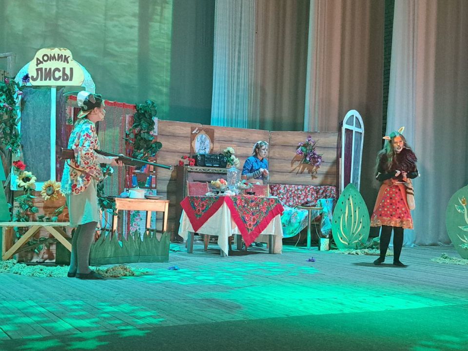 В Свердловске «ЕДИНАЯ РОССИЯ» организовала благотворительный показ музыкальной сказки «Зайка Зазнайка» В Свердловске «ЕДИНАЯ РОССИЯ» организовала благотворительный показ музыкальной сказки «Зайка Зазнайка»