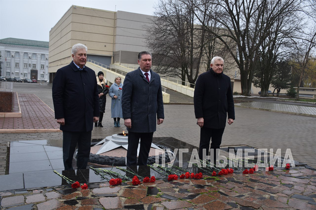 В Краснодоне встретили делегацию из ВГЛТУ В Краснодоне встретили делегацию из ВГЛТУ