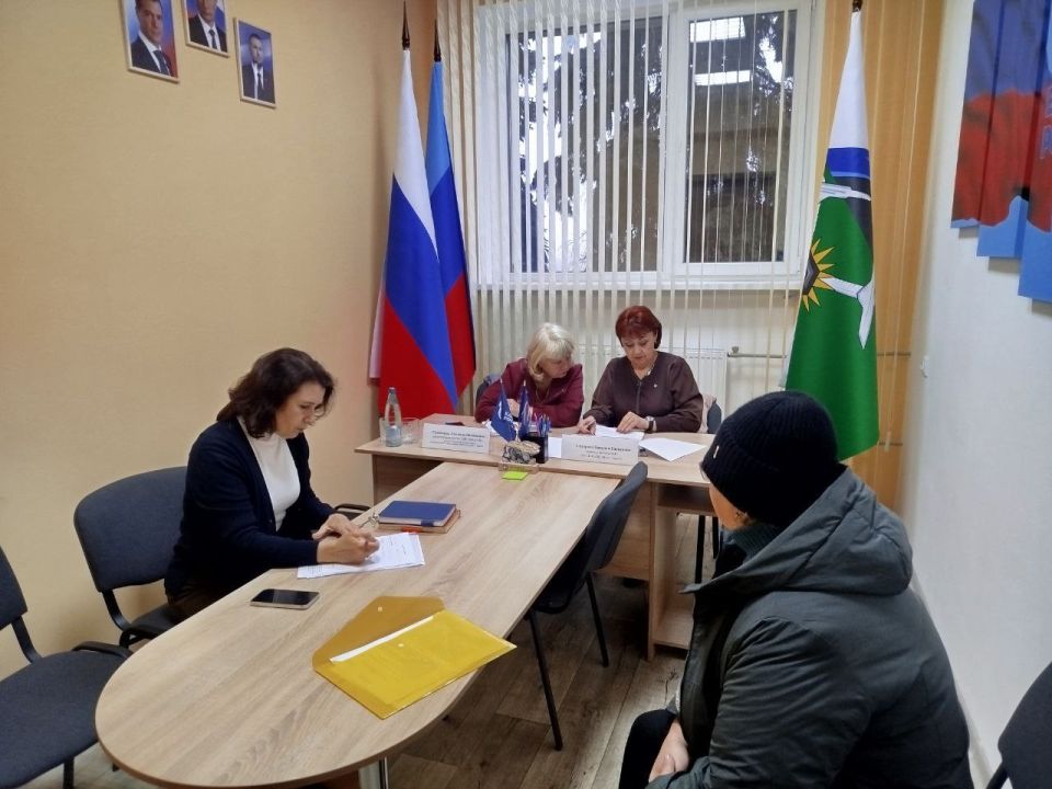 3 декабря в рамках декады приема в честь 24-летия Всероссийской политической партии «Единая Россия» в Брянковской местной общественной приемной состоялся прием граждан по вопросам социальной поддержки 3 декабря в рамках декады приема в честь 24-летия Всероссийской политической партии «Единая Россия» в Брянковской местной общественной приемной состоялся прием граждан по вопросам социальной поддержки