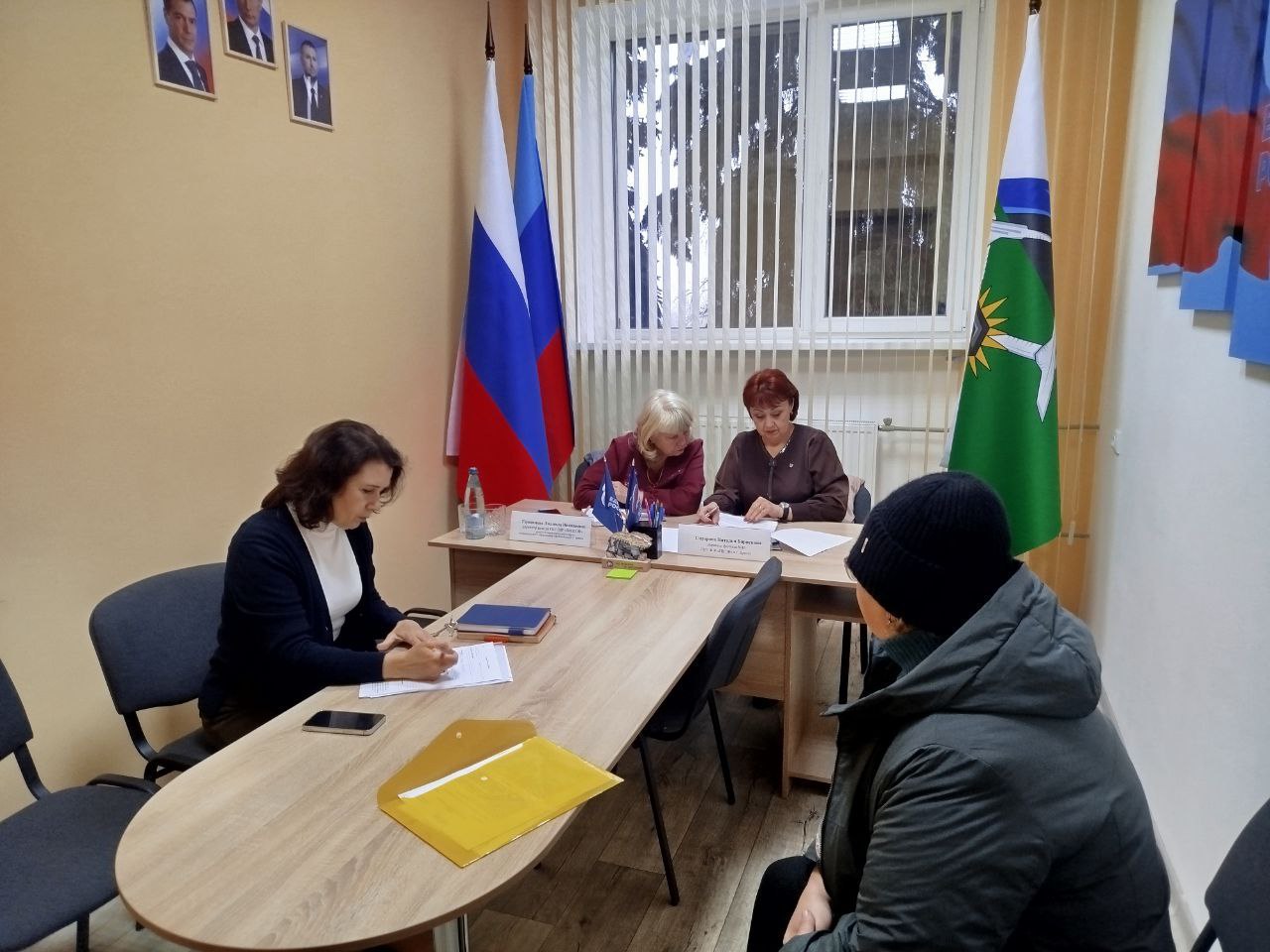 3 декабря в рамках декады приема в честь 24-летия Всероссийской политической партии «Единая Россия» в Брянковской местной общественной приемной состоялся прием граждан по вопросам социальной поддержки 3 декабря в рамках декады приема в честь 24-летия Всероссийской политической партии «Единая Россия» в Брянковской местной общественной приемной состоялся прием граждан по вопросам социальной поддержки