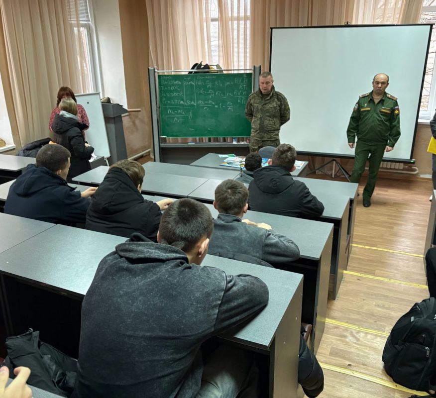 Представителями Военного комиссариата Старобельского района проведена агитационная работа с выпускниками 11 классов по привлечению в военно-учебные заведения Министерства обороны Российской Федерации Представителями Военного комиссариата Старобельского района проведена агитационная работа с выпускниками 11 классов по привлечению в военно-учебные заведения Министерства обороны Российской Федерации