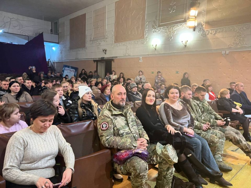 ЛДПР И БОЙЦЫ БРИГАДЫ «НЕВСКИЙ» ПОДДЕРЖАЛИ ЛЮДЕЙ С ОВЗ В КРАСНОМ ЛУЧЕ ЛДПР И БОЙЦЫ БРИГАДЫ «НЕВСКИЙ» ПОДДЕРЖАЛИ ЛЮДЕЙ С ОВЗ В КРАСНОМ ЛУЧЕ