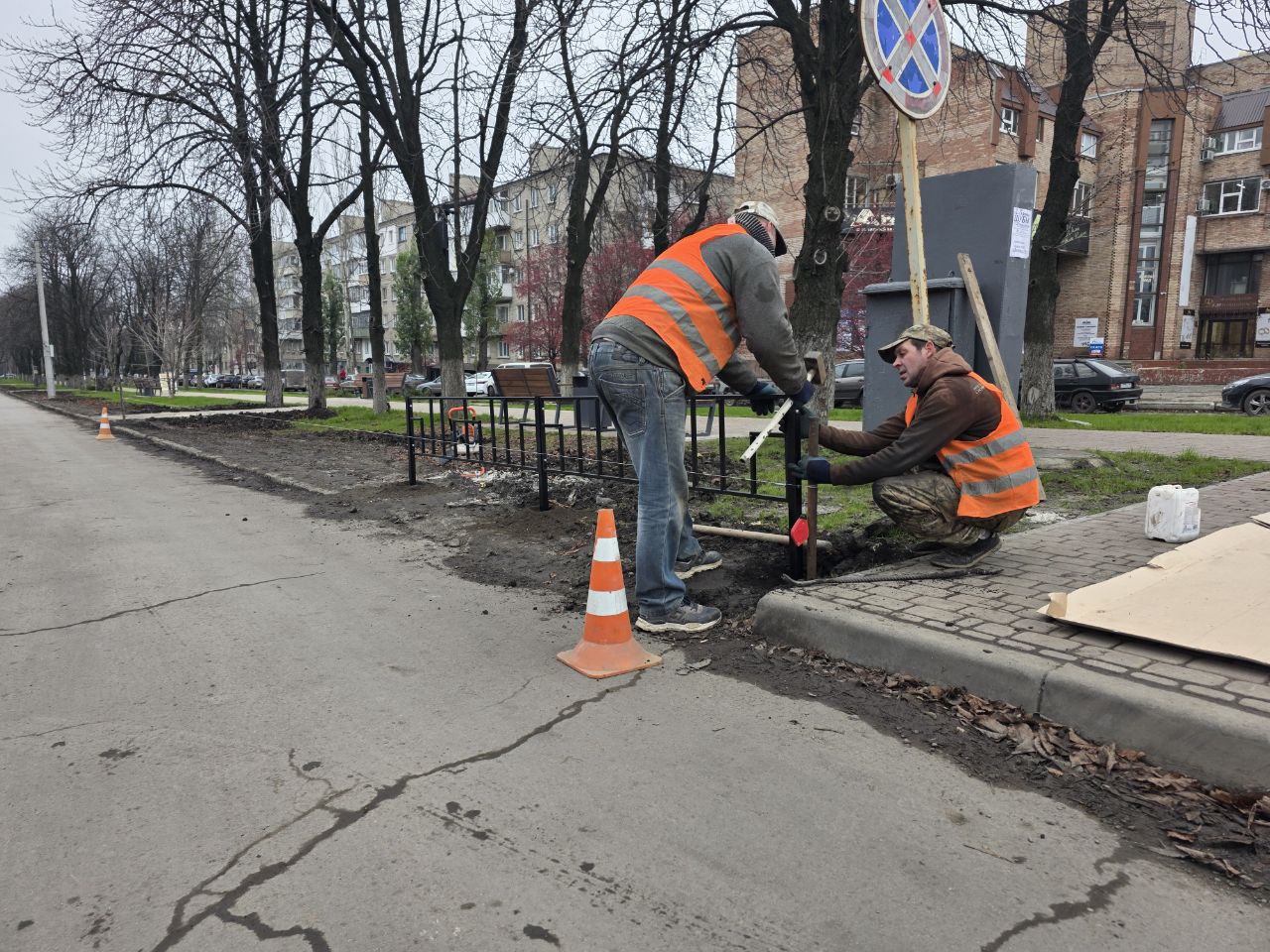 Коммунальщики в деле: Работы МУП "ЖЭК" по благоустройству Коммунальщики в деле: Работы МУП "ЖЭК" по благоустройству