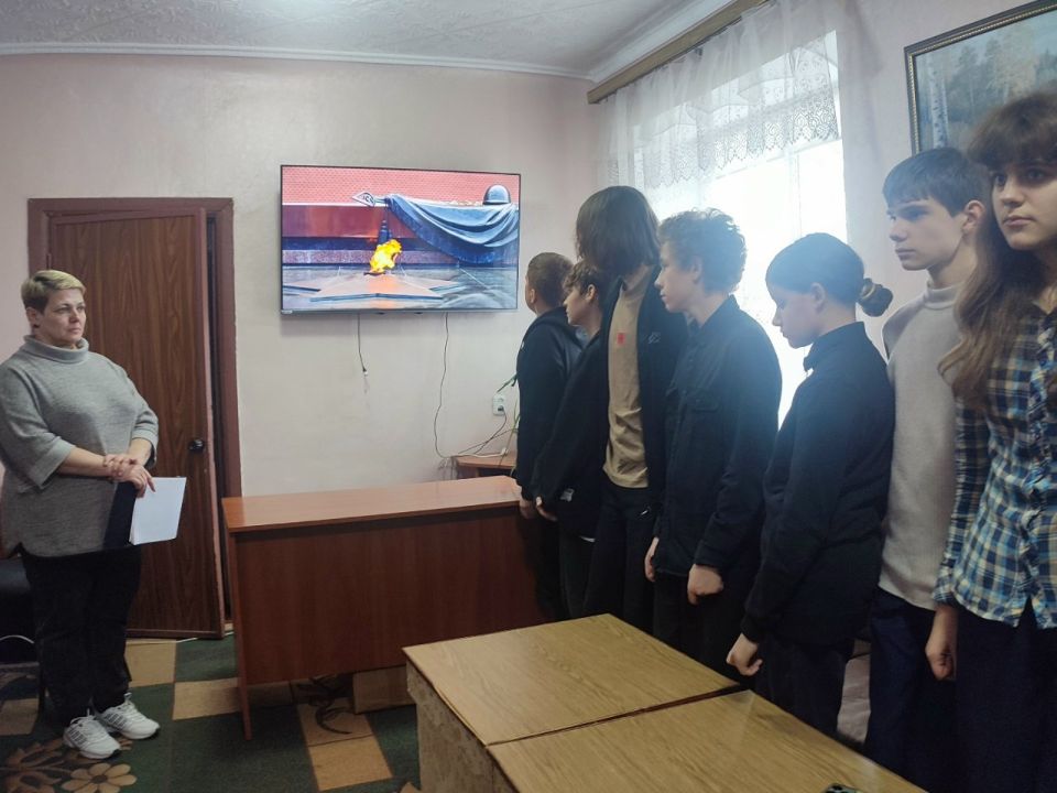 В Лутугинской центральной районной библиотеке прошел вечер-реквием В Лутугинской центральной районной библиотеке прошел вечер-реквием