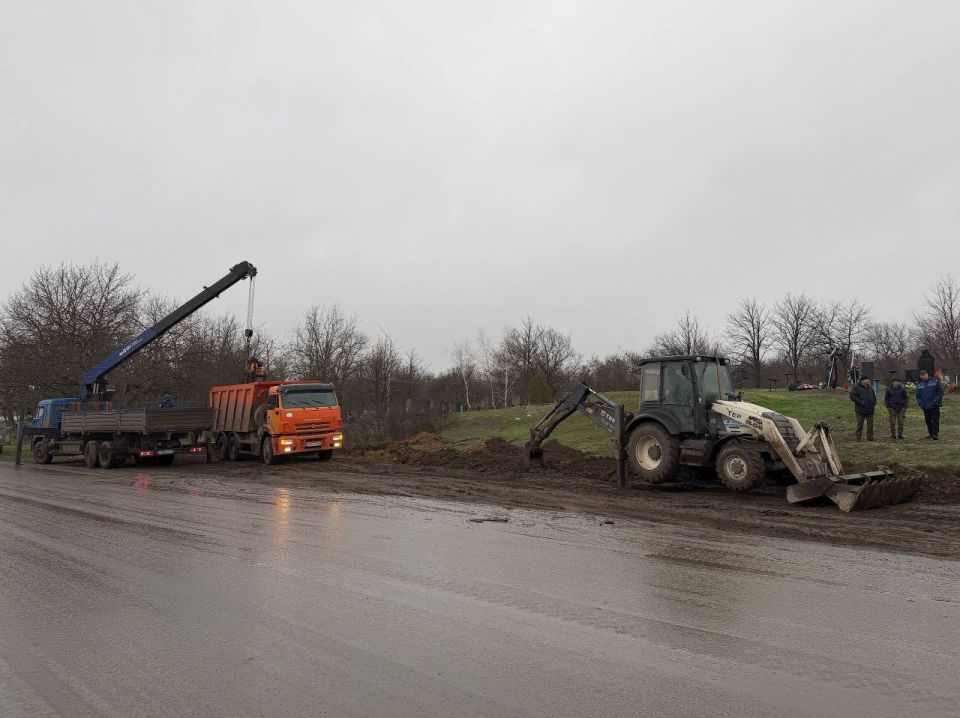 Сергей Колягин: К благоустройству места захоронения защитников Отечества подключились и специалисты Муниципального унитарного предприятия «Комбинат коммунальных услуг города Первомайска» Сергей Колягин: К благоустройству места захоронения защитников Отечества подключились и специалисты Муниципального унитарного предприятия «Комбинат коммунальных услуг города Первомайска»