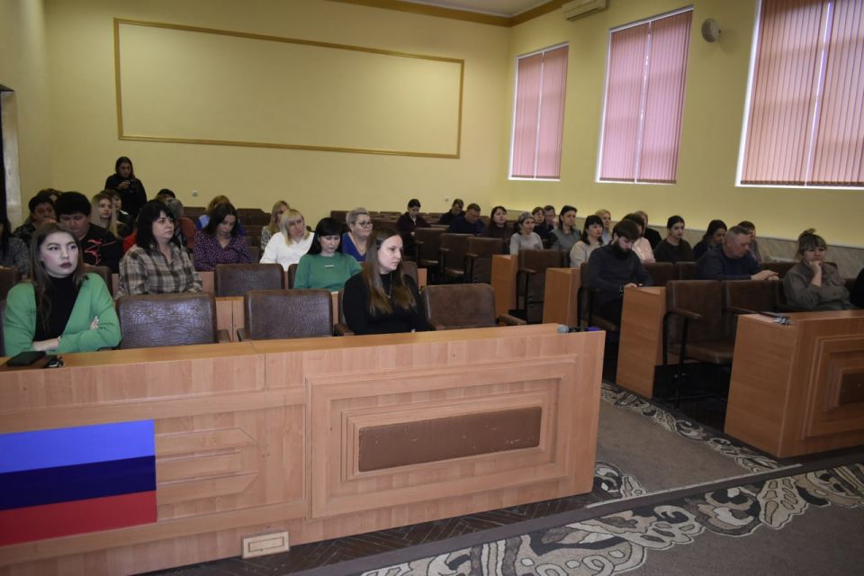 В Администрации Перевальского муниципального округа прошла лекция в рамках проекта Знание.Государство для сотрудников Администрации В Администрации Перевальского муниципального округа прошла лекция в рамках проекта Знание.Государство для сотрудников Администрации