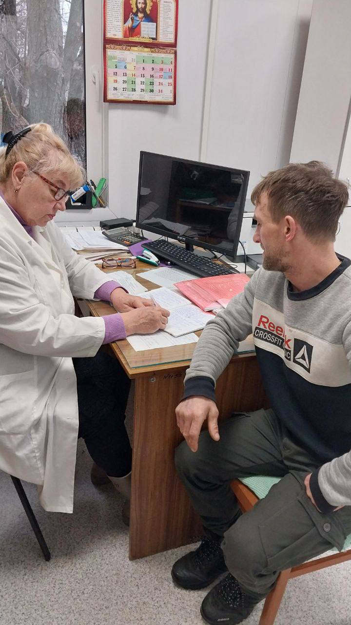 Специалист Металлистской амбулатории оказал помощь жителям с.Обозное Специалист Металлистской амбулатории оказал помощь жителям с.Обозное