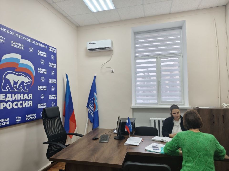 Сегодня в местной общественной приёмной Партии "Единая Россия" состоялся приём граждан по вопросам образования Сегодня в местной общественной приёмной Партии "Единая Россия" состоялся приём граждан по вопросам образования