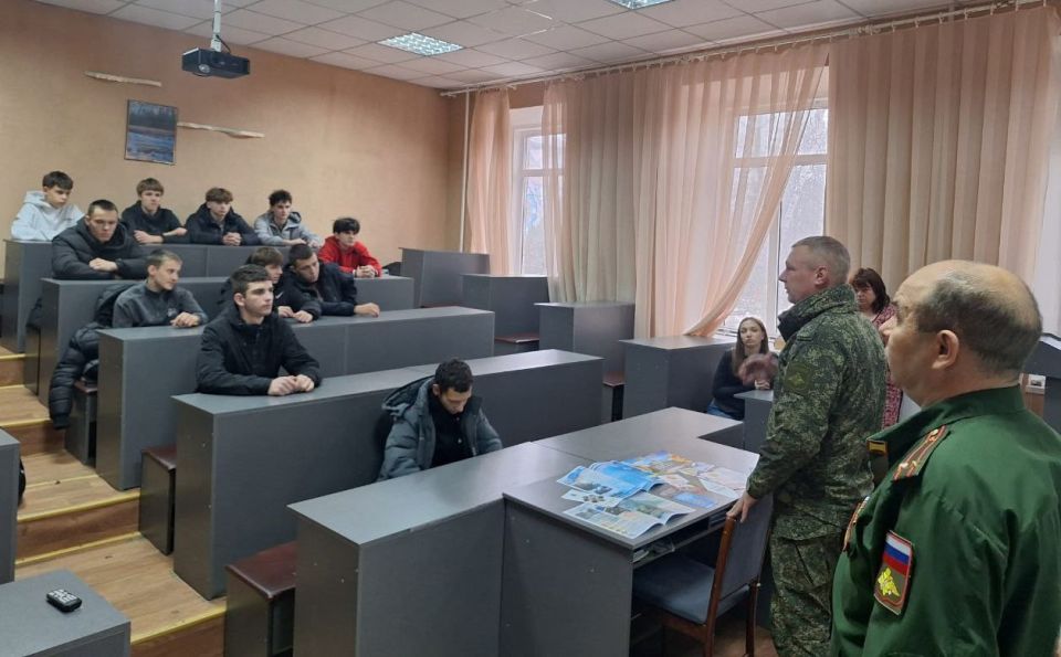 Представителями Военного комиссариата Старобельского района проведена агитационная работа с выпускниками 11 классов по привлечению в военно-учебные заведения Министерства обороны Российской Федерации Представителями Военного комиссариата Старобельского района проведена агитационная работа с выпускниками 11 классов по привлечению в военно-учебные заведения Министерства обороны Российской Федерации