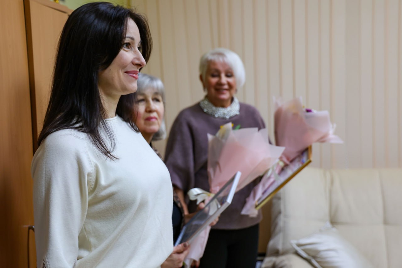 11 За плодотворное сотрудничество с правоохранительным ведомством деятели культуры ЛНР получили благодарственные письма от Александра Корниенко 11 За плодотворное сотрудничество с правоохранительным ведомством деятели культуры ЛНР получили благодарственные письма от Александра Корниенко