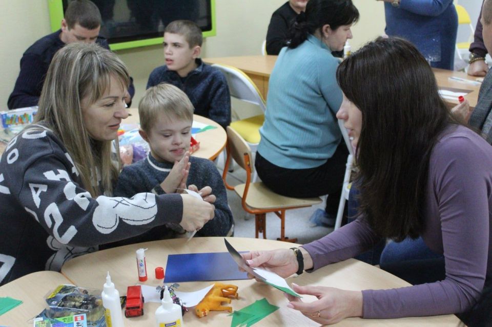 В Северодонецке в рамках Декады добрых дел единорссы передали подарки воспитанникам центра реабилитации детей с инвалидностью "Возрождение" В Северодонецке в рамках Декады добрых дел единорссы передали подарки воспитанникам центра реабилитации детей с инвалидностью "Возрождение"