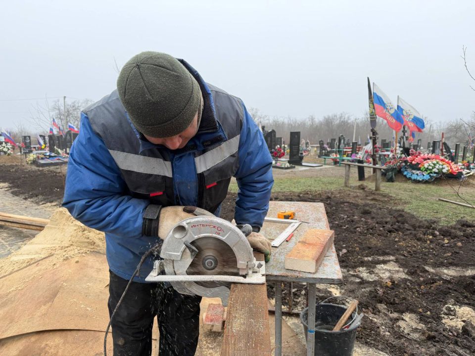 Сергей Колягин: К благоустройству места захоронения защитников Отечества подключились и специалисты Муниципального унитарного предприятия «Комбинат коммунальных услуг города Первомайска» Сергей Колягин: К благоустройству места захоронения защитников Отечества подключились и специалисты Муниципального унитарного предприятия «Комбинат коммунальных услуг города Первомайска»
