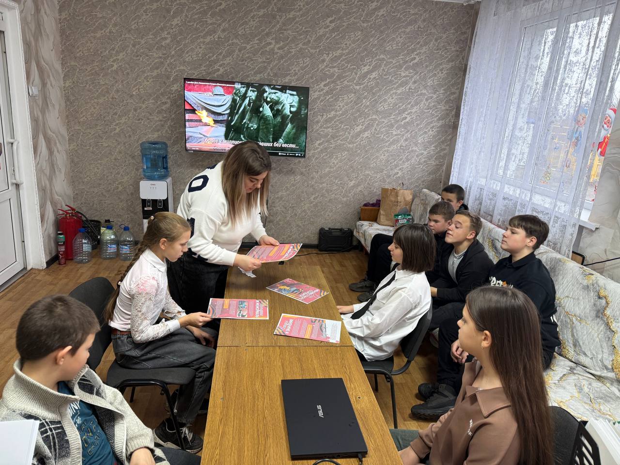 3 декабря, ко Дню Неизвестного Солдата, в Чернухинском Дворце культуры состоялся особенный час героев, посвященный тем, чьи имена остались неизвестными, но чей подвиг навсегда вписан в историю нашей страны 3 декабря, ко Дню Неизвестного Солдата, в Чернухинском Дворце культуры состоялся особенный час героев, посвященный тем, чьи имена остались неизвестными, но чей подвиг навсегда вписан в историю нашей страны