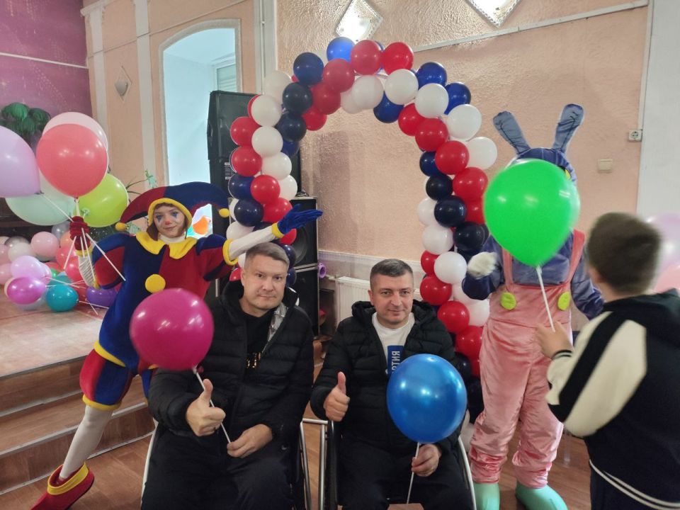 ЛДПР И БОЙЦЫ БРИГАДЫ «НЕВСКИЙ» ПОДДЕРЖАЛИ ЛЮДЕЙ С ОВЗ В КРАСНОМ ЛУЧЕ ЛДПР И БОЙЦЫ БРИГАДЫ «НЕВСКИЙ» ПОДДЕРЖАЛИ ЛЮДЕЙ С ОВЗ В КРАСНОМ ЛУЧЕ