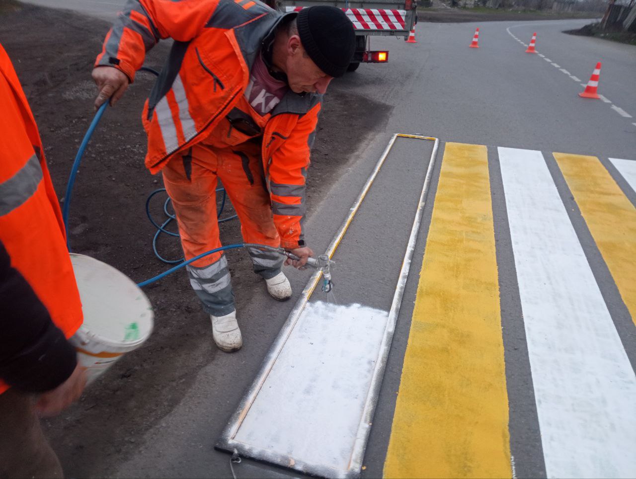 Сегодня в городском округе город Ровеньки: выполнили обновление разметки на ул. Артема! Сегодня в городском округе город Ровеньки: выполнили обновление разметки на ул. Артема!