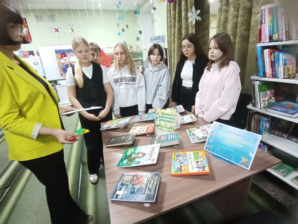 «Город безопасных дорог». Сотрудники Детской библиотеки с целью профилактики детского дорожно-транспортного травматизма провели увлекательное мероприятие с учащимися 7-х классов гимназии им. Н. Трублаини «Город безопасных дорог». Сотрудники Детской библиотеки с целью профилактики детского дорожно-транспортного травматизма провели увлекательное мероприятие с учащимися 7-х классов гимназии им. Н. Трублаини