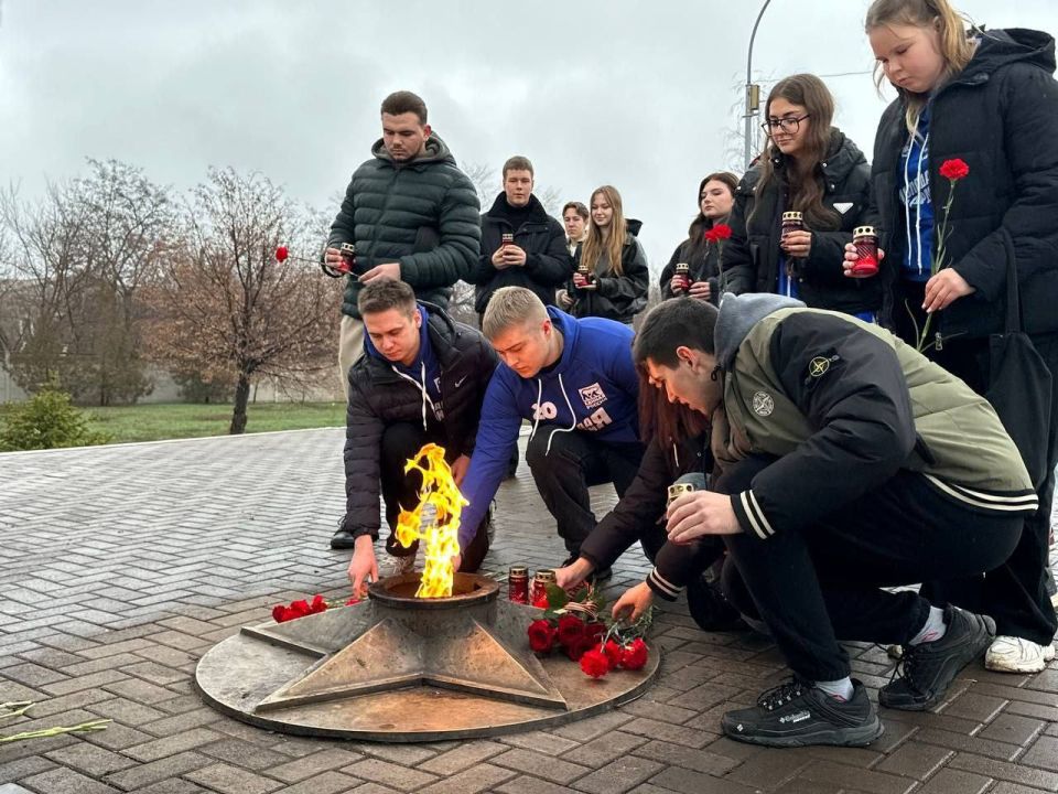 День Неизвестного Солдата в муниципалитетах ЛНР — молодёжь сохраняет память День Неизвестного Солдата в муниципалитетах ЛНР — молодёжь сохраняет память