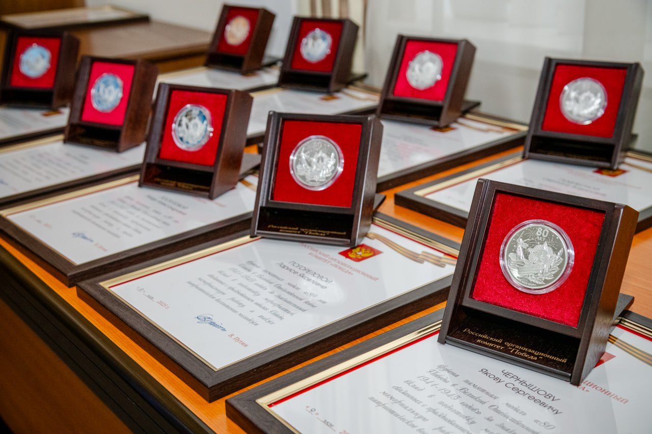 Деятели Луганщины получили 10 памятных медалей от Российского организационного комитета «Победа» Деятели Луганщины получили 10 памятных медалей от Российского организационного комитета «Победа»