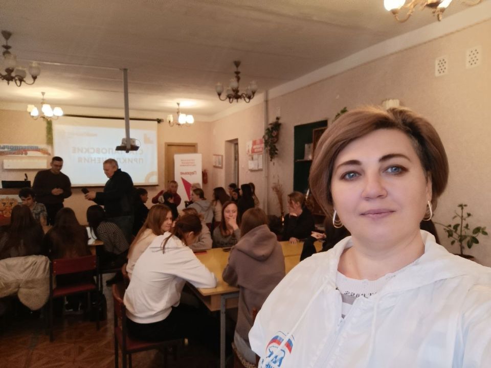 Сегодня в Красном Луче председатель Краснолучского совета сторонников ВПП "ЕДИНАЯ РОССИЯ" Наталья Безщекина встретилась с представителями НКО "МОЙ БИЗНЕС ЛНР", которые с просветительской миссией посетили город Сегодня в Красном Луче председатель Краснолучского совета сторонников ВПП "ЕДИНАЯ РОССИЯ" Наталья Безщекина встретилась с представителями НКО "МОЙ БИЗНЕС ЛНР", которые с просветительской миссией посетили город
