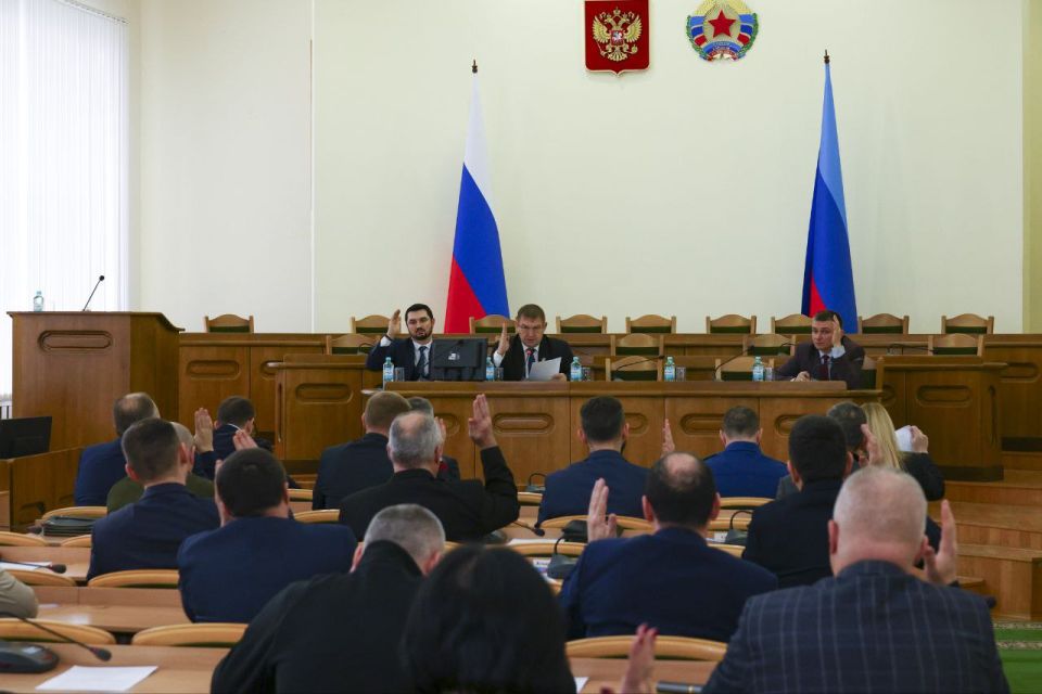 Галина Дуброва: Сегодня в ходе очередного пленарного заседания Народного Совета ЛНР приняты ряд изменений в региональные законы Галина Дуброва: Сегодня в ходе очередного пленарного заседания Народного Совета ЛНР приняты ряд изменений в региональные законы