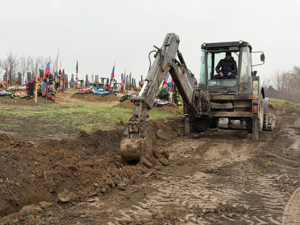 Сергей Колягин: К благоустройству места захоронения защитников Отечества подключились и специалисты Муниципального унитарного предприятия «Комбинат коммунальных услуг города Первомайска» Сергей Колягин: К благоустройству места захоронения защитников Отечества подключились и специалисты Муниципального унитарного предприятия «Комбинат коммунальных услуг города Первомайска»