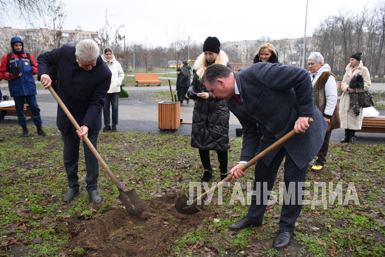 В Краснодоне встретили делегацию из ВГЛТУ В Краснодоне встретили делегацию из ВГЛТУ