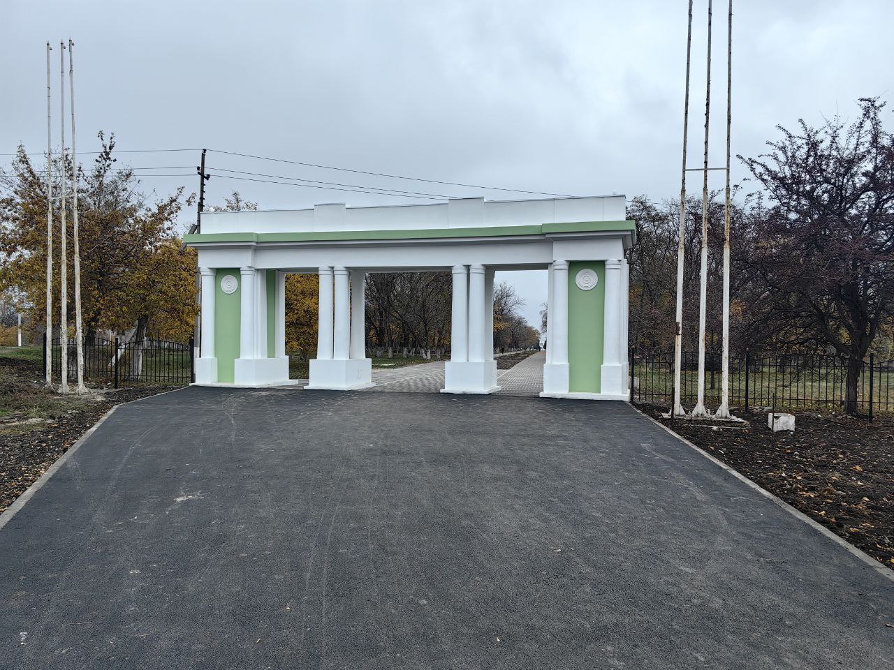 В парке им. Воровского Перевальского муниципального округа завершены работы по благоустройству В парке им. Воровского Перевальского муниципального округа завершены работы по благоустройству