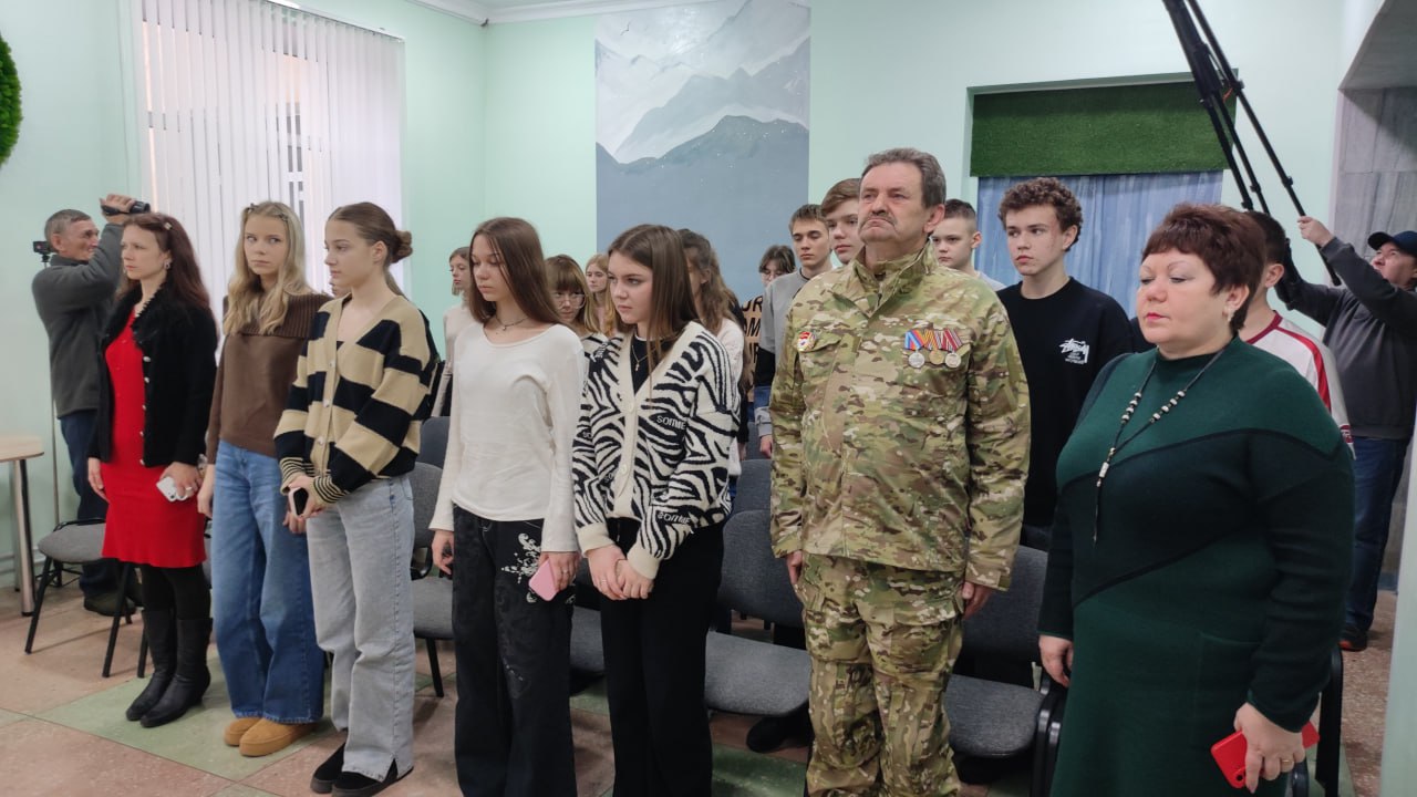 В лекционном зале молодежного пространства «Будь собой!» «Молодогвардейского Дворца культуры «Юность» под эгидой ВПП «Единая Россия» прошел час в историю: «Твой подвиг, солдат, не забыт!» В лекционном зале молодежного пространства «Будь собой!» «Молодогвардейского Дворца культуры «Юность» под эгидой ВПП «Единая Россия» прошел час в историю: «Твой подвиг, солдат, не забыт!»