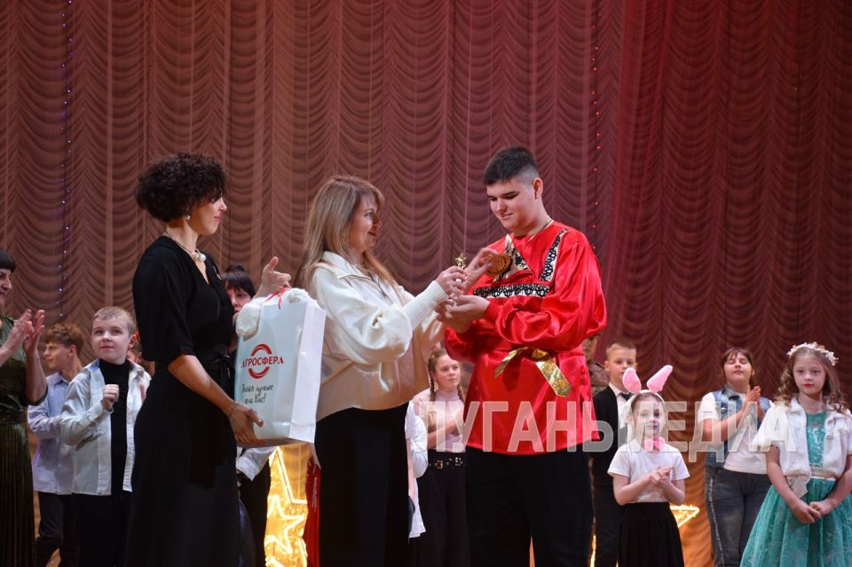 В Стаханове состоялся фестиваль творчества «Таланты Возрождения» В Стаханове состоялся фестиваль творчества «Таланты Возрождения»