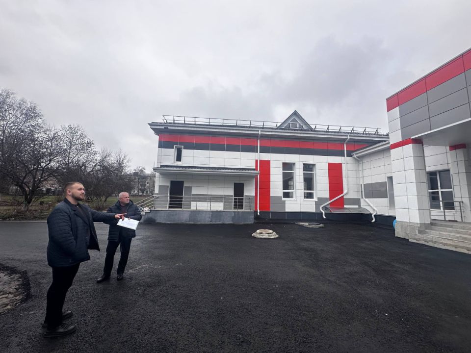 Константин Бутримов: На страже будущего: контроль за ремонтом школ в Антраците Константин Бутримов: На страже будущего: контроль за ремонтом школ в Антраците
