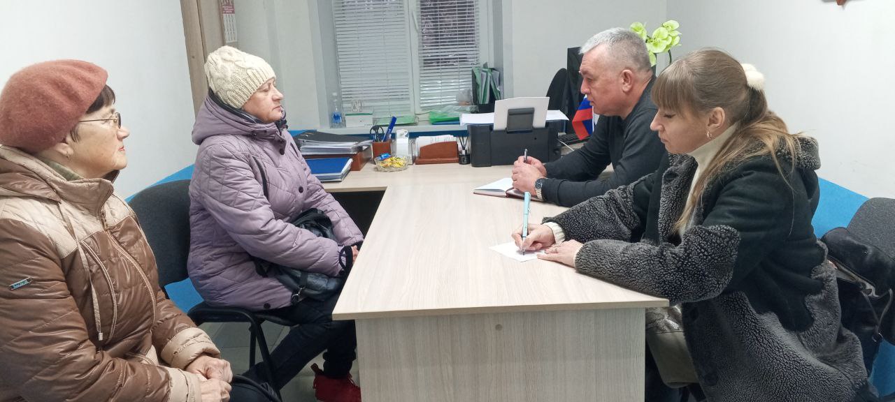 Во второй день декады приёмов, посвящённый жилищно-коммунальной тематике, в Рубежанской местной общественной приёмной состоялись встречи с жителями города Рубежное Во второй день декады приёмов, посвящённый жилищно-коммунальной тематике, в Рубежанской местной общественной приёмной состоялись встречи с жителями города Рубежное