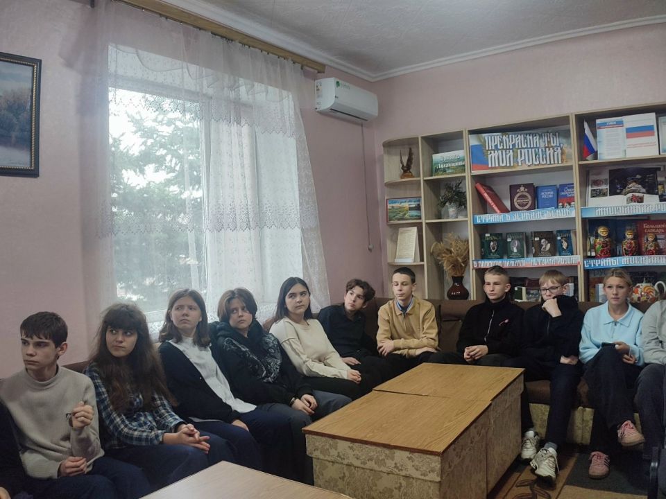 В Лутугинской центральной районной библиотеке прошел вечер-реквием В Лутугинской центральной районной библиотеке прошел вечер-реквием