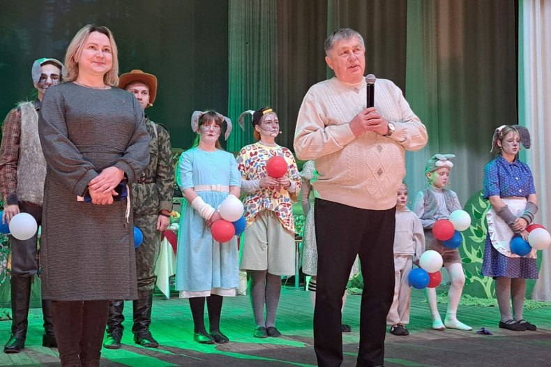 В Свердловске «Единая Россия» организовала благотворительный показ музыкальной сказки В Свердловске «Единая Россия» организовала благотворительный показ музыкальной сказки