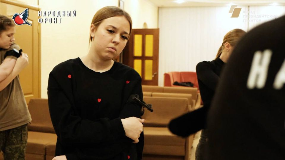 Молодёжка Народного фронта ЛНР провела мастер-класс по программе "СТОП КРОВЬ" для активистов Молодёжки НФ и студентов из волонтёрской организации института управления и государственной службы «Хочу помочь!» ФГБОУ ВО «ЛГУ им.... Молодёжка Народного фронта ЛНР провела мастер-класс по программе "СТОП КРОВЬ" для активистов Молодёжки НФ и студентов из волонтёрской организации института управления и государственной службы «Хочу помочь!» ФГБОУ ВО «ЛГУ им....