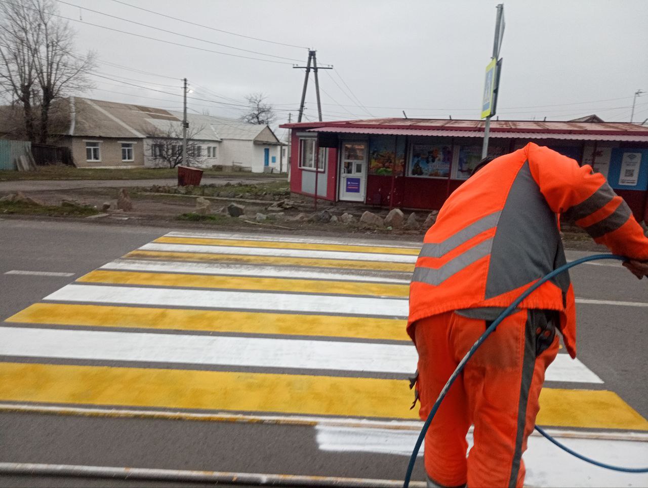 Сегодня в городском округе город Ровеньки: выполнили обновление разметки на ул. Артема! Сегодня в городском округе город Ровеньки: выполнили обновление разметки на ул. Артема!