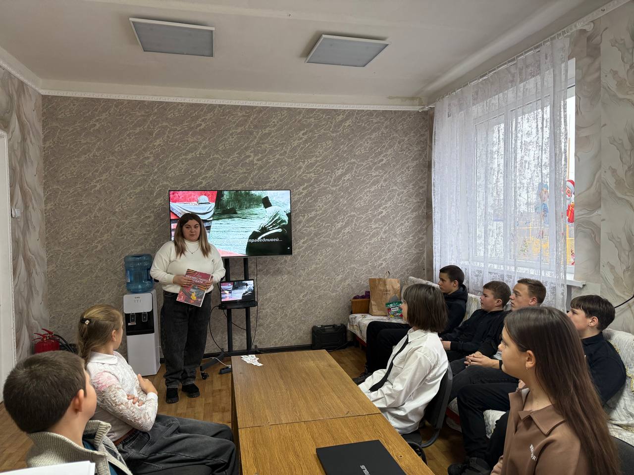 3 декабря, ко Дню Неизвестного Солдата, в Чернухинском Дворце культуры состоялся особенный час героев, посвященный тем, чьи имена остались неизвестными, но чей подвиг навсегда вписан в историю нашей страны 3 декабря, ко Дню Неизвестного Солдата, в Чернухинском Дворце культуры состоялся особенный час героев, посвященный тем, чьи имена остались неизвестными, но чей подвиг навсегда вписан в историю нашей страны