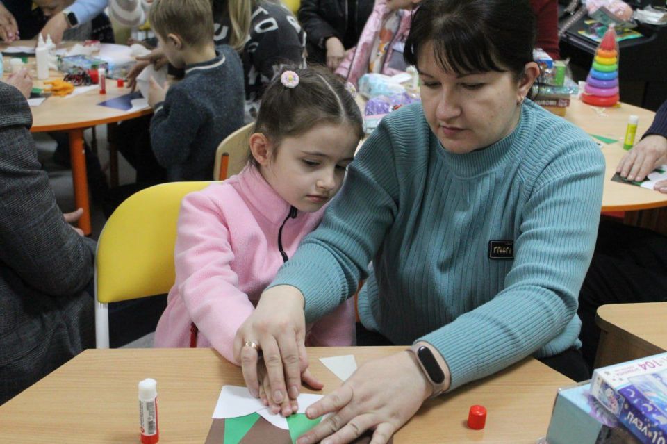 В Северодонецке в рамках Декады добрых дел единорссы передали подарки воспитанникам центра реабилитации детей с инвалидностью "Возрождение" В Северодонецке в рамках Декады добрых дел единорссы передали подарки воспитанникам центра реабилитации детей с инвалидностью "Возрождение"