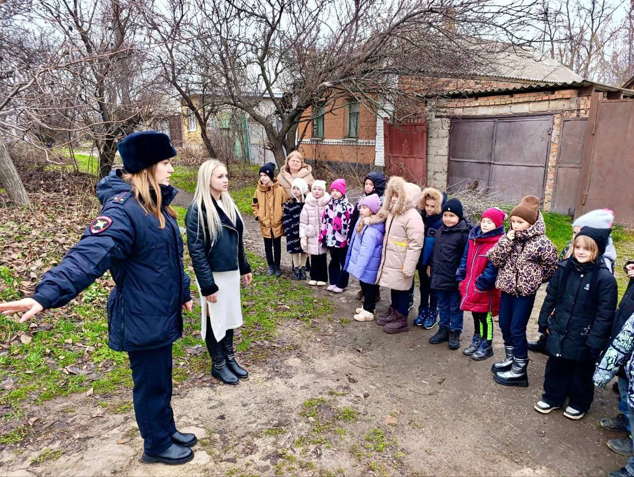 Активные родители Луганска и сотрудники Центра ДиТН, ПБДД ГИБДД МВД по ЛНР на страже безопасности дорог