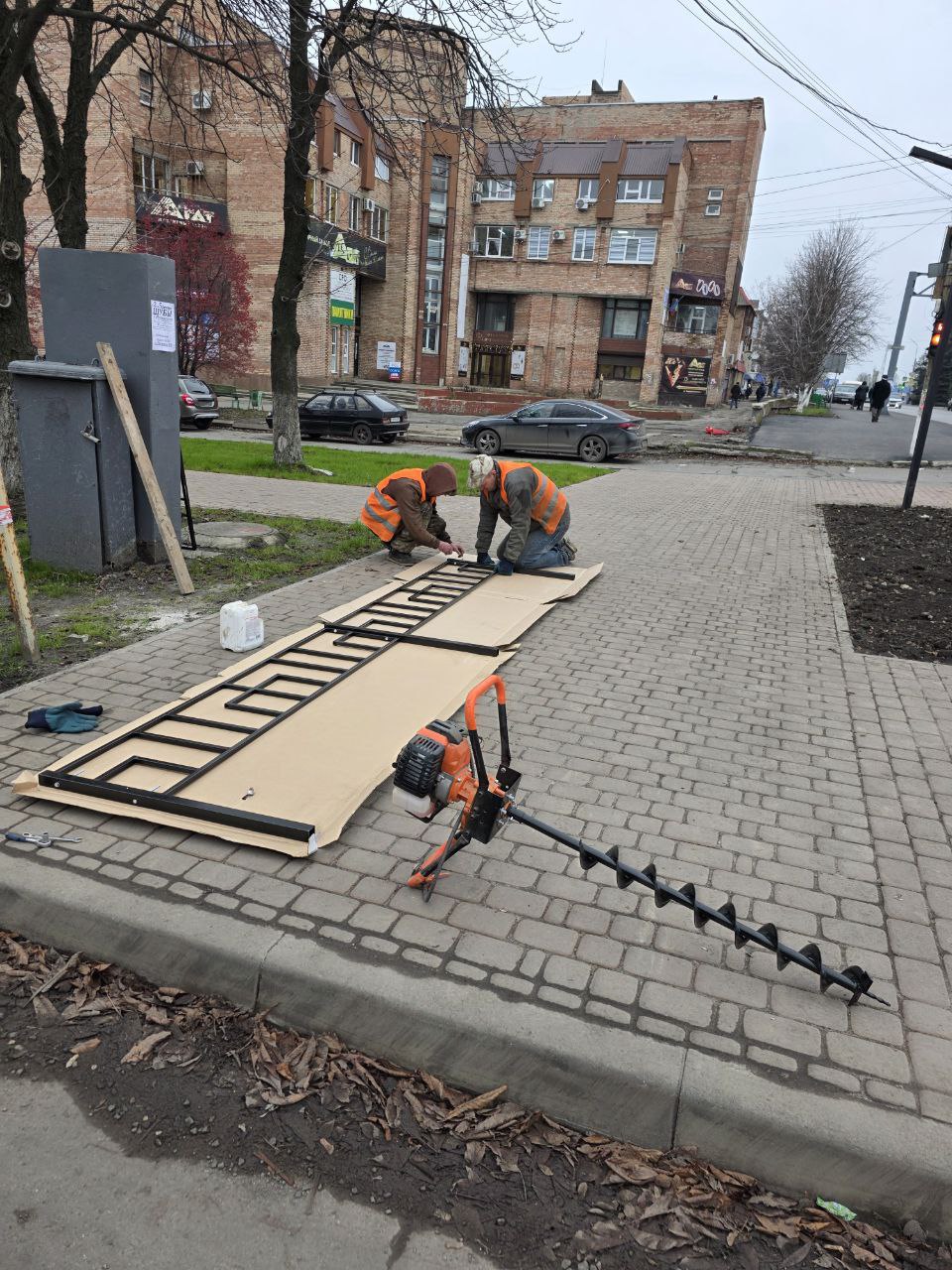 Коммунальщики в деле: Работы МУП "ЖЭК" по благоустройству Коммунальщики в деле: Работы МУП "ЖЭК" по благоустройству