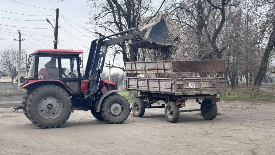 Коммунальщики в деле: Работы МУП "ЖЭК" по благоустройству Коммунальщики в деле: Работы МУП "ЖЭК" по благоустройству
