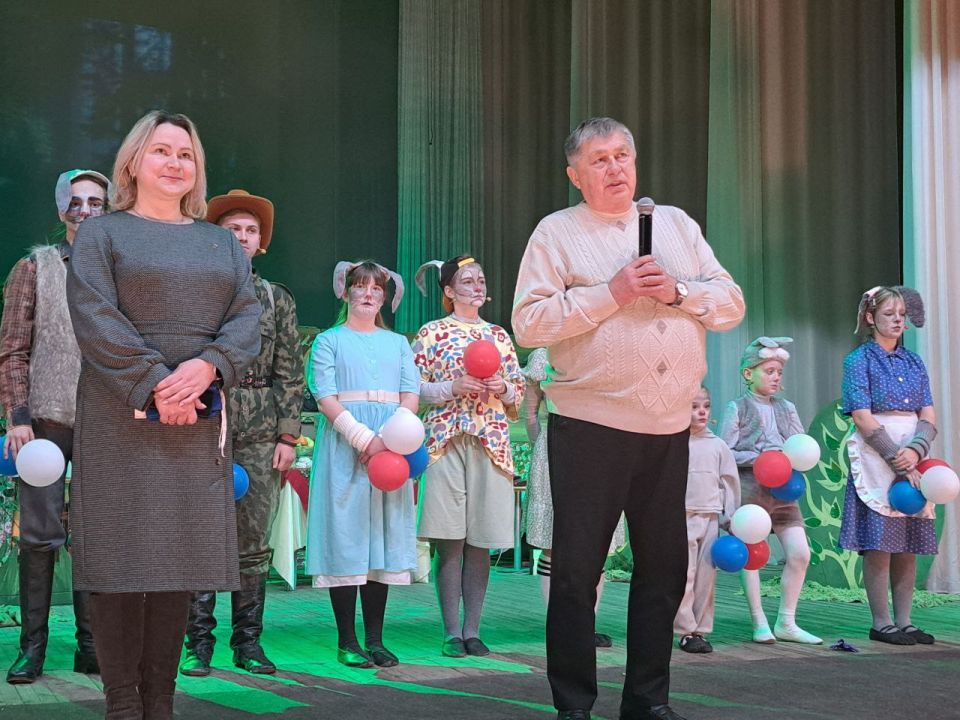 В Свердловске «ЕДИНАЯ РОССИЯ» организовала благотворительный показ музыкальной сказки «Зайка Зазнайка» В Свердловске «ЕДИНАЯ РОССИЯ» организовала благотворительный показ музыкальной сказки «Зайка Зазнайка»