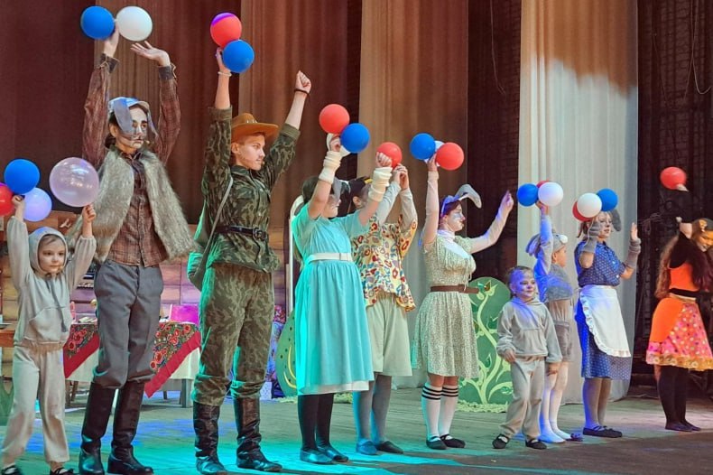 В Свердловске «Единая Россия» организовала благотворительный показ музыкальной сказки В Свердловске «Единая Россия» организовала благотворительный показ музыкальной сказки