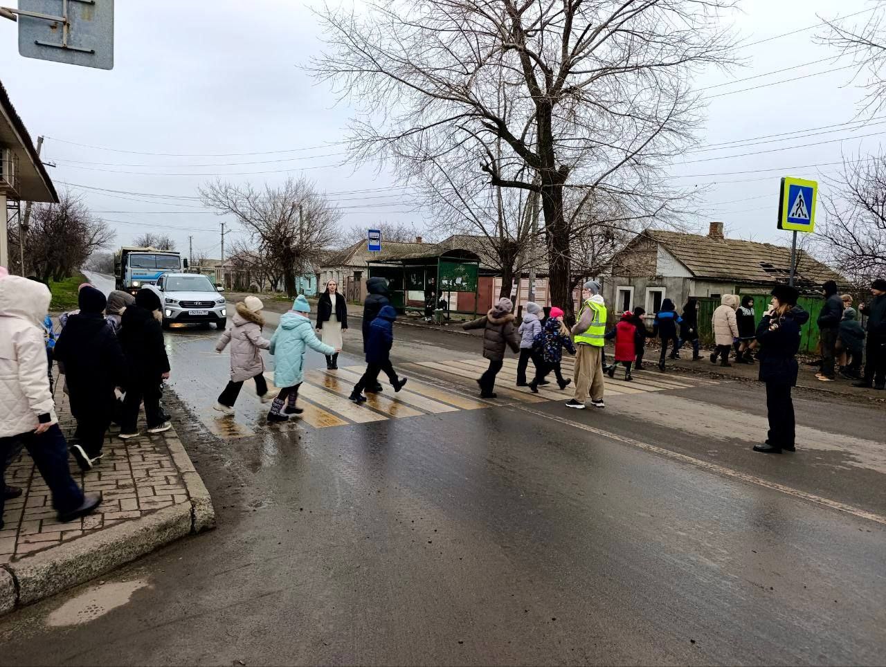Активные родители Луганска и сотрудники Центра ДиТН, ПБДД ГИБДД МВД по ЛНР на страже безопасности дорог Активные родители Луганска и сотрудники Центра ДиТН, ПБДД ГИБДД МВД по ЛНР на страже безопасности дорог