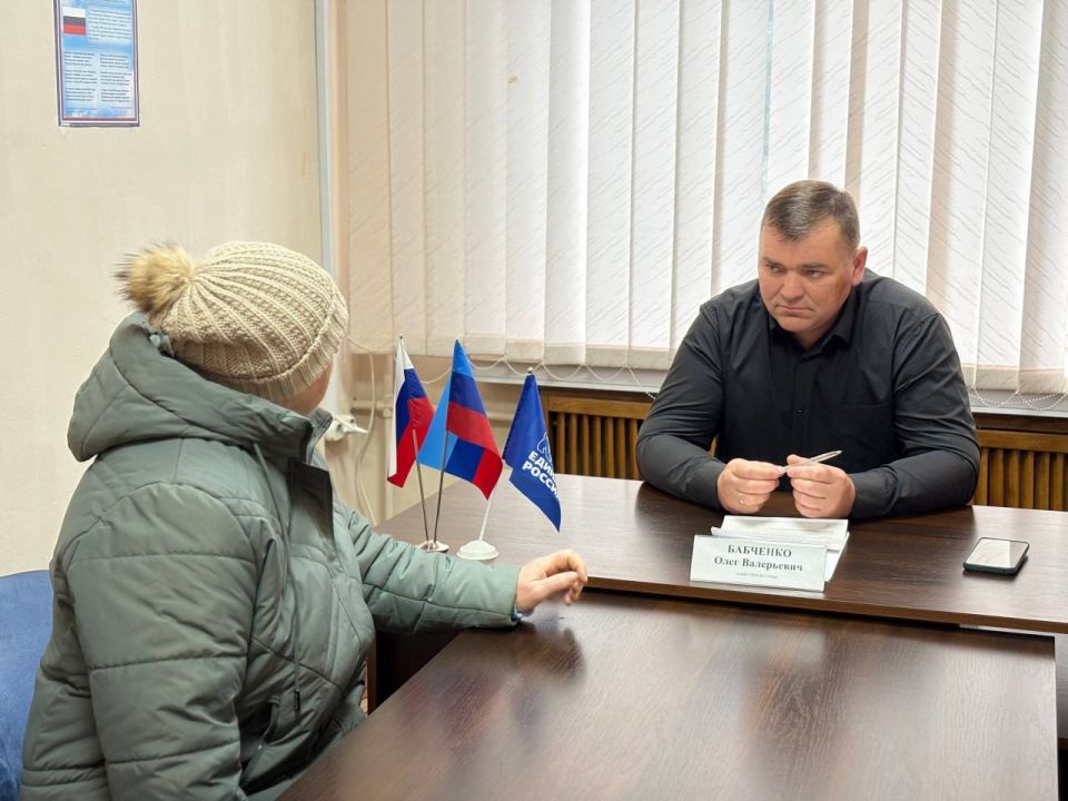 Четвертого декабря заместитель главы Администрации Краснолучского городского округа провел прием граждан по личным вопросам Четвертого декабря заместитель главы Администрации Краснолучского городского округа провел прием граждан по личным вопросам
