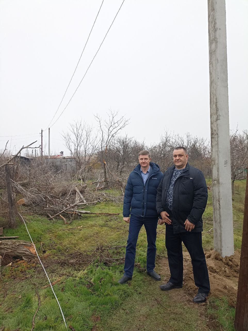 Произведена замена старых опор и проводов линии электропередач на нескольких улицах города Краснодон! Произведена замена старых опор и проводов линии электропередач на нескольких улицах города Краснодон!