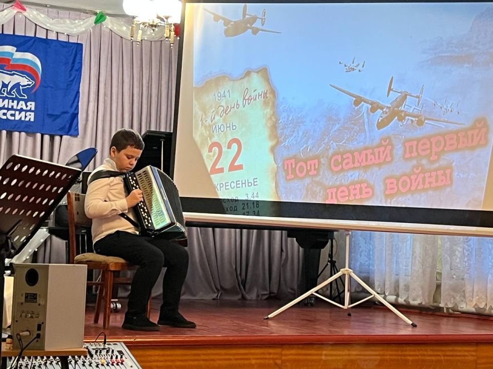 В Петровской детской школе искусств состоялась лекция — концерт «Мы помним и гордимся» В Петровской детской школе искусств состоялась лекция — концерт «Мы помним и гордимся»