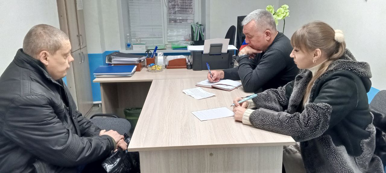 Во второй день декады приёмов, посвящённый жилищно-коммунальной тематике, в Рубежанской местной общественной приёмной состоялись встречи с жителями города Рубежное Во второй день декады приёмов, посвящённый жилищно-коммунальной тематике, в Рубежанской местной общественной приёмной состоялись встречи с жителями города Рубежное