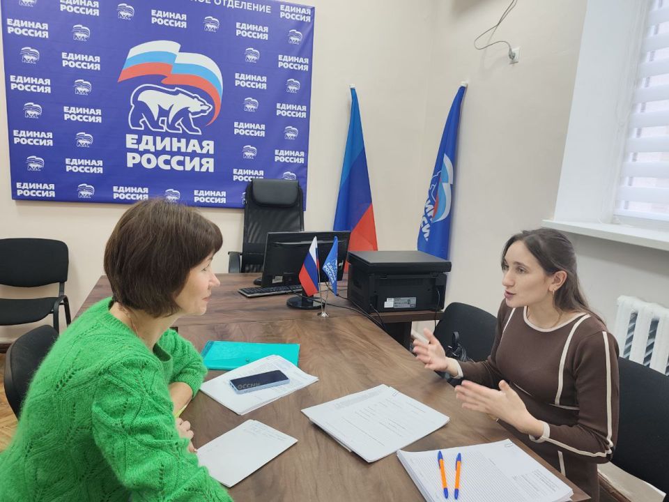 Сегодня в местной общественной приёмной Партии "Единая Россия" состоялся приём граждан по вопросам образования
