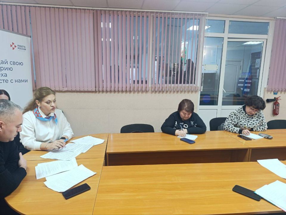 В рамках партийного проекта "Моя карьера с Единой Россией" 03 декабря 2025 года в территориальном отделении ГКУ «Республиканский центр занятости населения ЛНР» в городе Брянке был проведен семинар, в котором приняли участие... В рамках партийного проекта "Моя карьера с Единой Россией" 03 декабря 2025 года в территориальном отделении ГКУ «Республиканский центр занятости населения ЛНР» в городе Брянке был проведен семинар, в котором приняли участие...